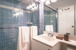 Shower, hair dryer - Tranquil 2BR downtown condo, Parking, King bed (Seattle)