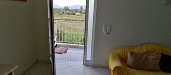 Όμορφος χώρος με τζάκι, κοντά στην θάλασσα