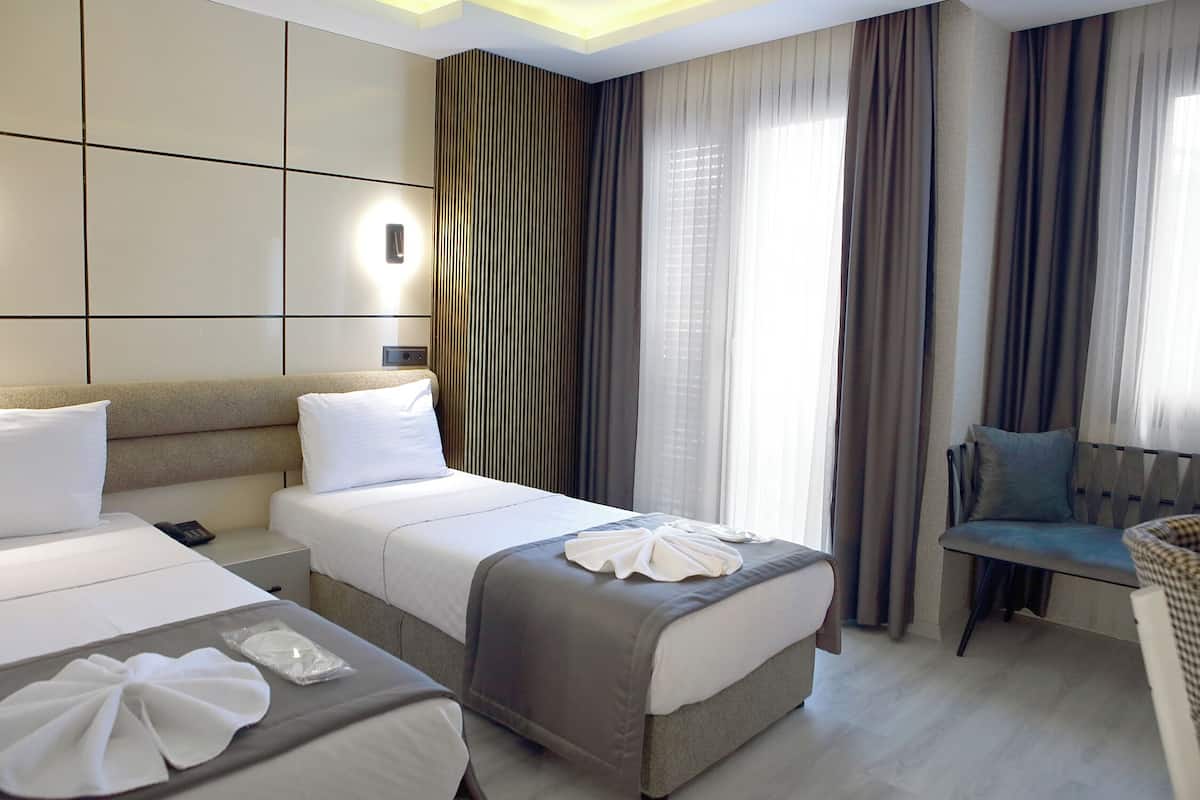 Standard Twin Room, 1 Bedroom | Premium bedding, minibar, in-room safe, desk