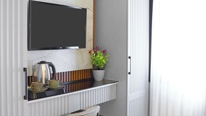 A modern kitchen with a built-in TV, a coffee maker, and a potted plant. - Amara Old City Hotel & Spa (Istanbul)