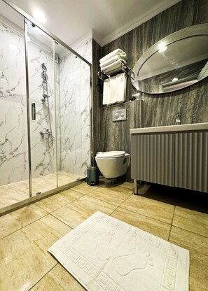 Douche, douche cascade, articles de toilette écologiques