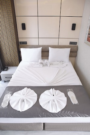 Standard Double Room, 1 King Bed, Non Smoking, City View | Premium bedding, minibar, in-room safe, desk - Amara Old City Hotel & Spa (Istanbul)