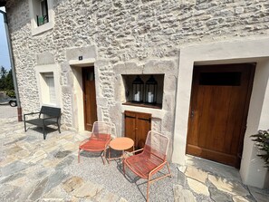 Terrace/patio - A cocoon in the heart of the Jura (Chatillon)