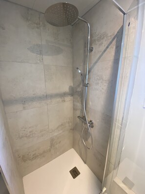 Shower, towels