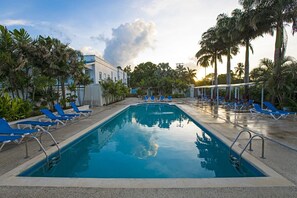 Pool - The Falls Villa No. 1 | Elegant Caribbean Retreat in Holetown (Holetown)