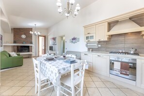 Fridge, microwave, oven, stovetop - Villa Desideria - Matino (Matino)