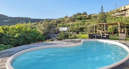 Apartment 'Casa Chicken - Mare, Monti und Bikers' mit Bergblick, Gemeinschaftspool & WLAN