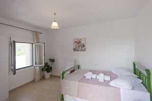 2 bedrooms, iron/ironing board, travel cot, WiFi