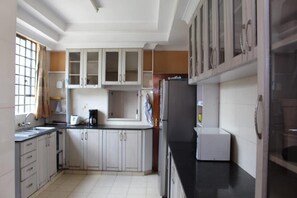 Private kitchen - Tribu Guesthouse Nakuru (Nakuru)