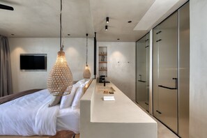 Premium Suite, 1 Bedroom, Terrace, Sea View | Baño | Regadera, regadera tipo lluvia, amenidades de baño ecológicas 