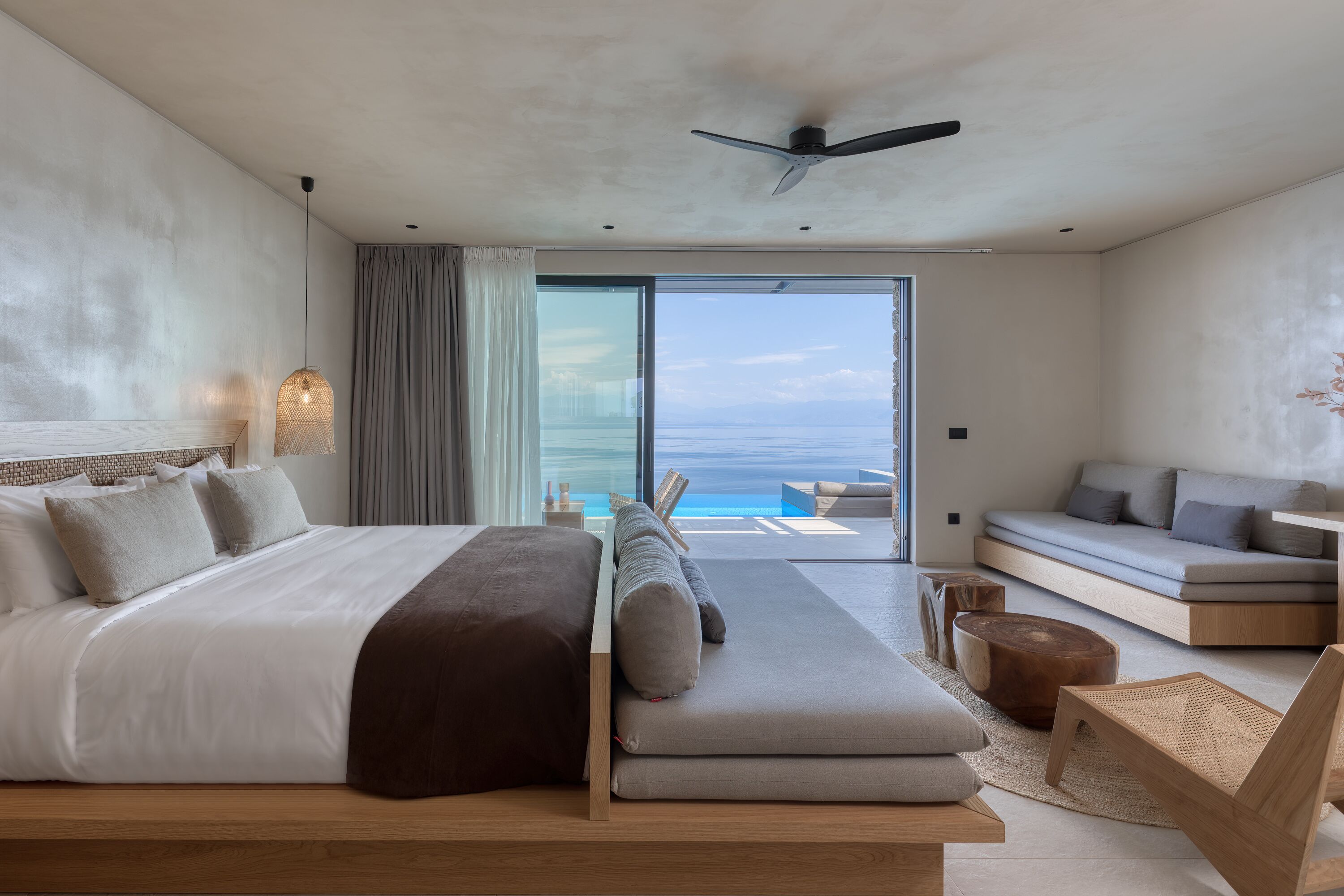 Premium Suite, 1 Bedroom, Private Pool, Sea View | Sängtillbehör av högsta kvalitet och minibar