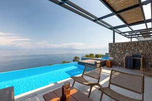Premium Suite, 1 Bedroom, Private Pool, Sea View | Teres/patio