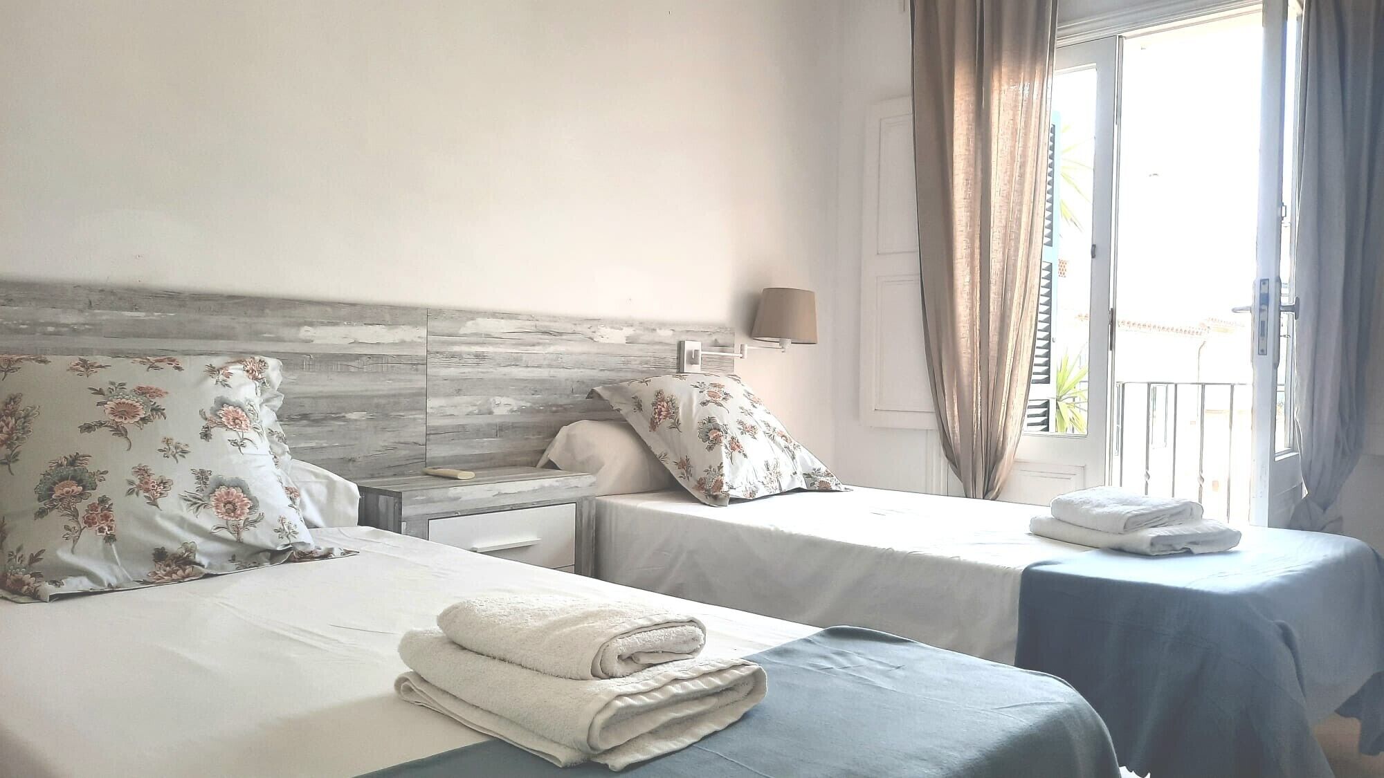 5 bedrooms, iron/ironing board, free WiFi, bed sheets