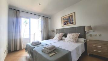 5 bedrooms, iron/ironing board, free WiFi, bed sheets