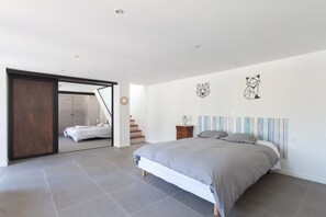 2 bedrooms, iron/ironing board, travel cot, free WiFi