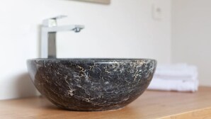 A bathroom with a marble sink and a mirror above it. - A 10 mn walk from the beach with view on the cap canaille house of 100 m2 (CASSIS)