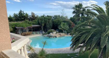 3300 m2 property, dominant view, 130 m2 lagoon pool and 4/6pers Jacuzzi