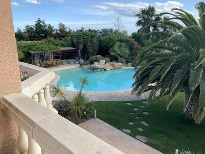 3300 m2 property, dominant view, 130 m2 lagoon pool and 4/6pers Jacuzzi