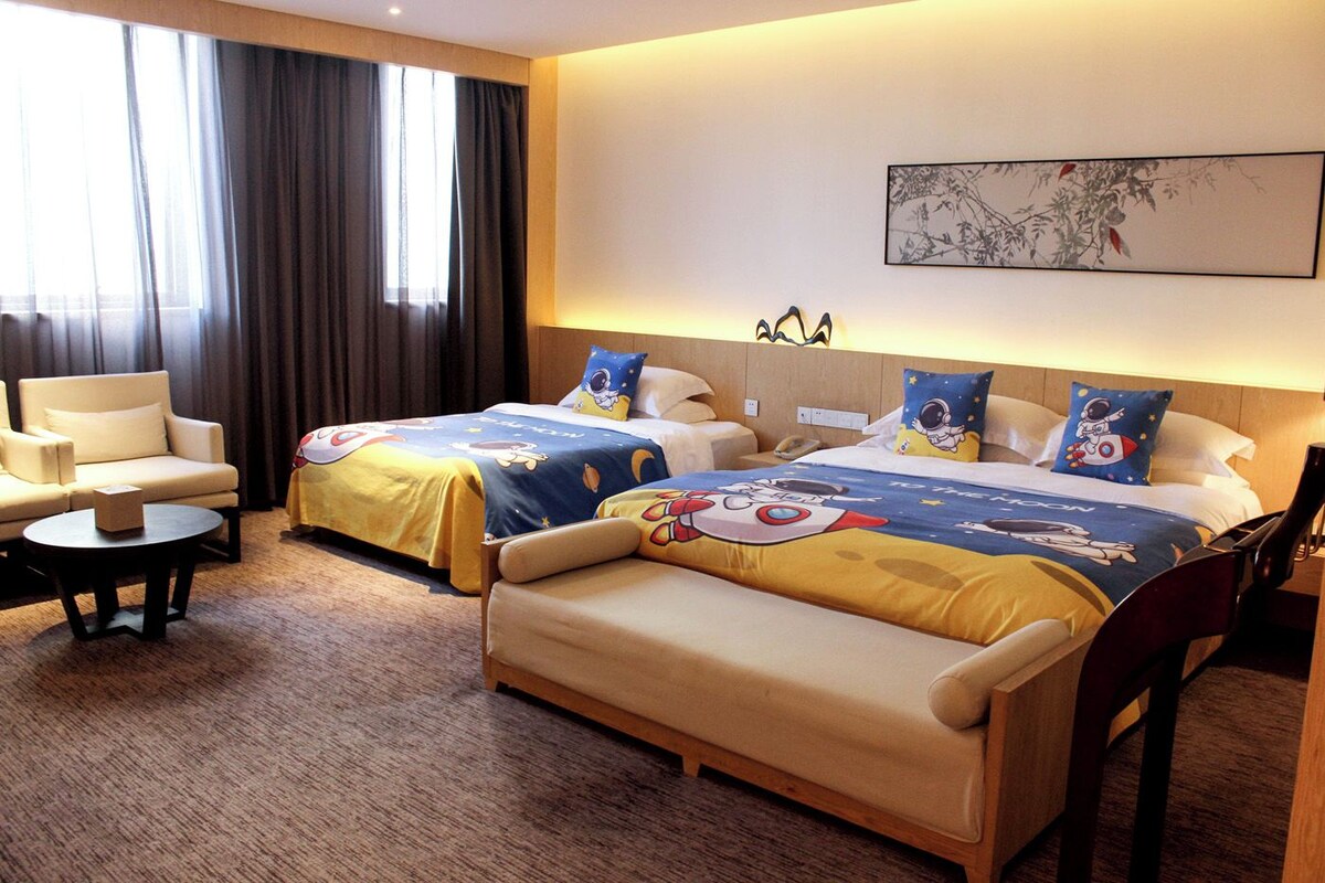 Comfort Triple Room | In-room safe, desk, blackout drapes, soundproofing
