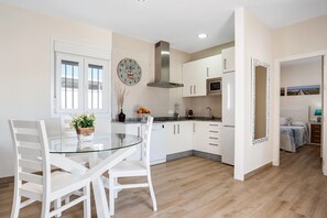 Dining - Holiday Home 'Casa Orilla Sur A' close to the Beach with Pool & Wi-Fi (El Palmar de Vejer)