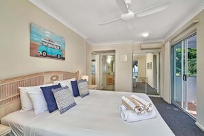 1 bedroom, iron/ironing board, free WiFi, bed sheets - Absolute Beach Front 1 Bedroom Apartment Palm Cove (Cairns)