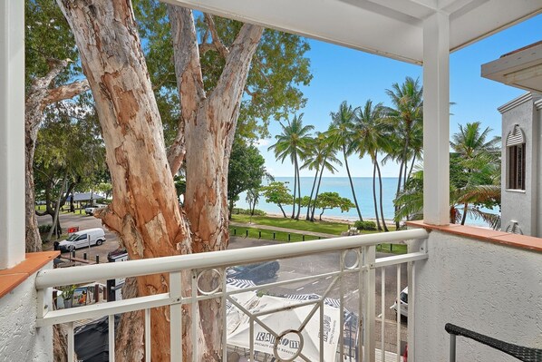 Property grounds - Alassio Beachfront Spa Suite 302-2 (Cairns)