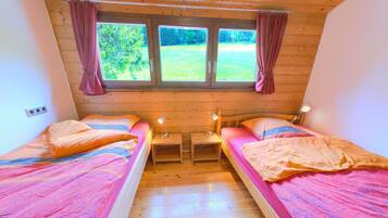 3 bedrooms, iron/ironing board, travel crib, WiFi