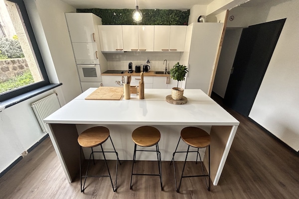 Frigorífic, forn, placa de cuina i cafetera i tetera