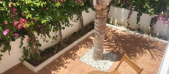 Beautiful ground floor with direct access to the community pool