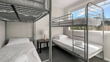2 bedrooms, iron/ironing board, free WiFi