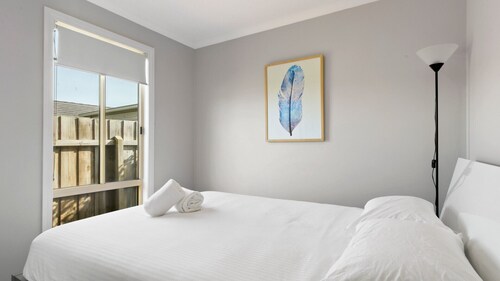 The Beaches on Lakes Cottage | Cosy Coastal Escape