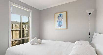 The Beaches on Lakes Cottage | Cosy Coastal Escape