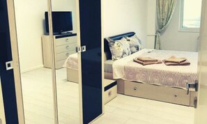 1 habitación, tabla de planchar con plancha, wifi gratis y ropa de cama 
