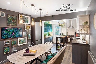 Stunning 4Bed Townhouse by HIC & Trendy Kings Quarter