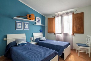 2 عدّة غرف نوم وواي فاي مجانًا وملاءات أسرّة