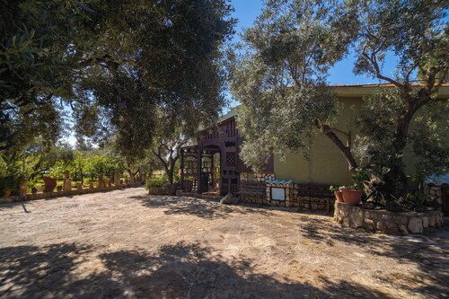 Holiday Home "Lilliu" with Mountain View, Garden & Air Conditioning