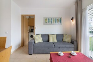 TV - Apartment 'Costa Cabanas 1' close to the Beach with Shared Pool & Wi-Fi (Cabanas de Tavira)
