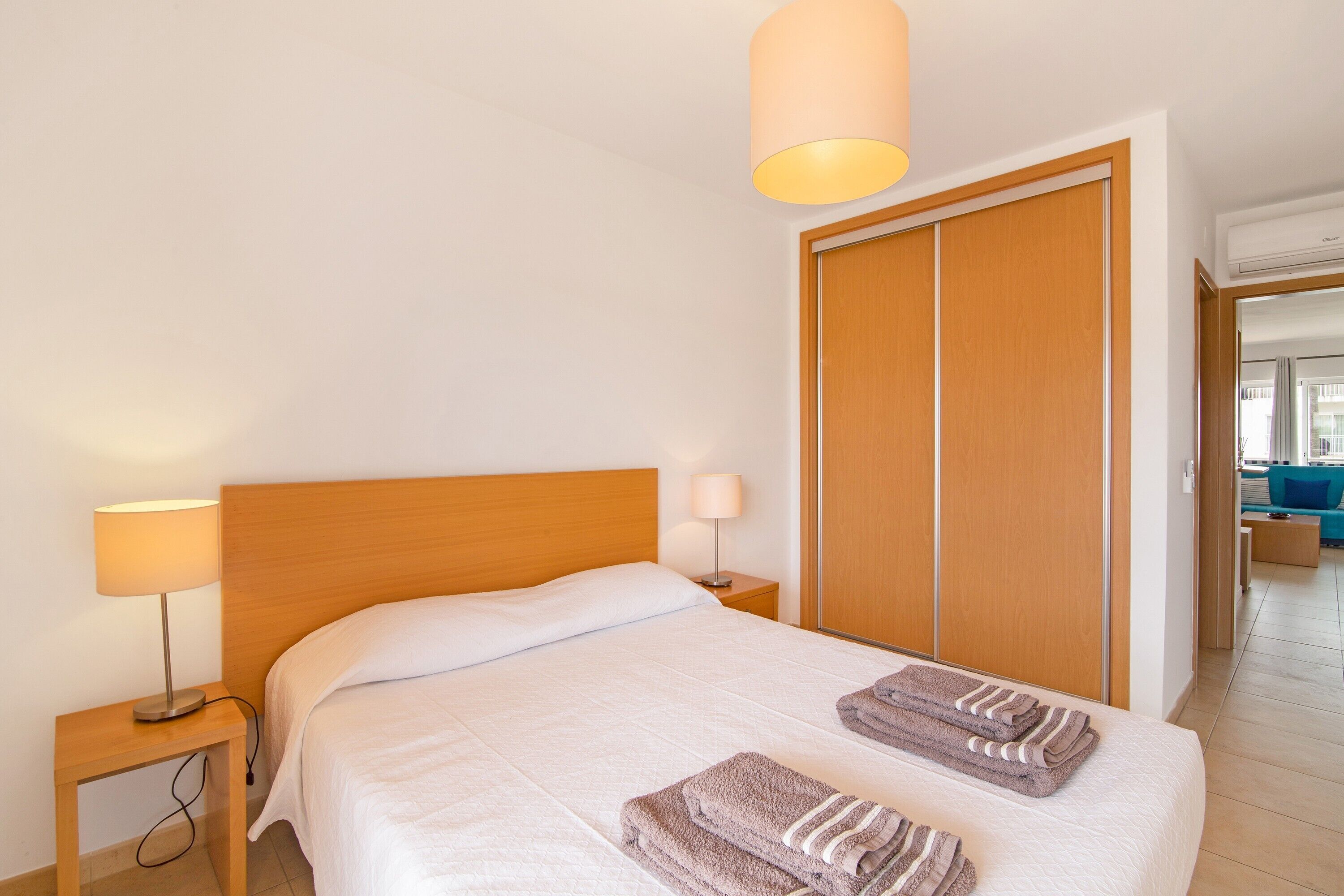 2 chambres, fer et planche à repasser, accès au Wi-Fi (inclus)
