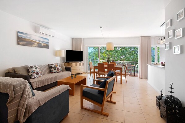 TV - Apartment 'Costa Cabanas 56' near the Beach with Shared Pool & Wi-Fi (Tavira)