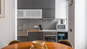 Private kitchen - Almond Blossom, by Veeve (Paris)