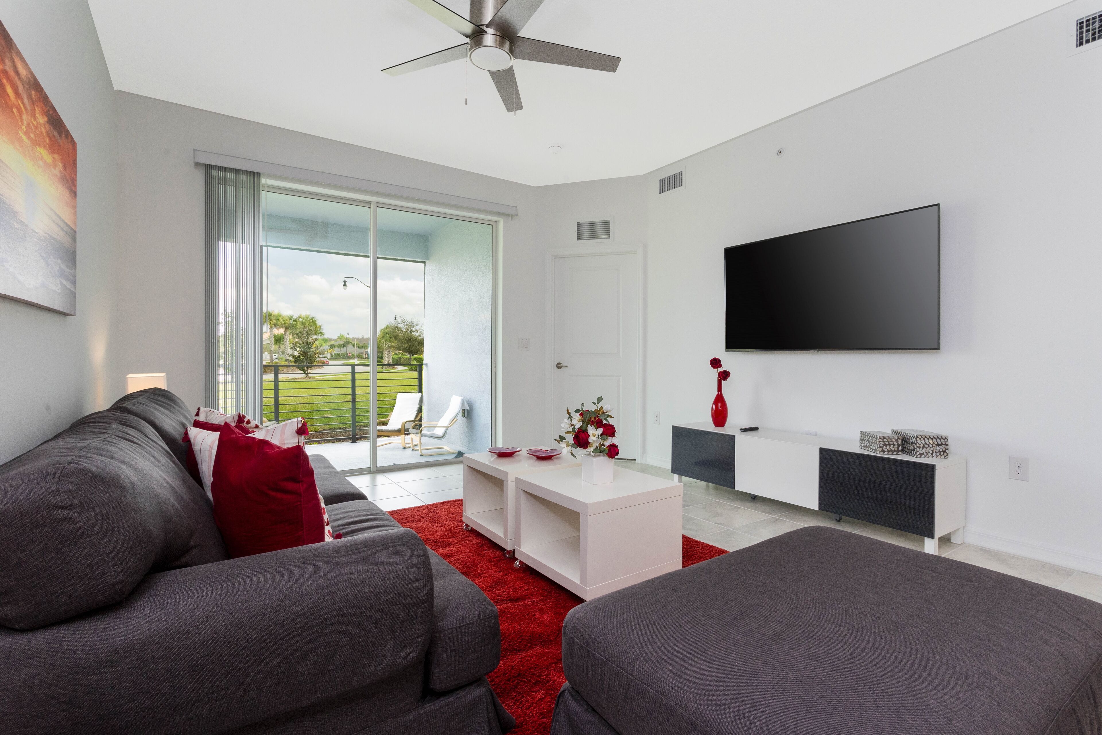 Familie appartement, 3 slaapkamers | Woonruimte | Een 60-inch smart-tv met kabelzenders, Netflix en Hulu