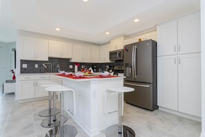 Private kitchen - Gorgeous 3Bd 8 Guests @Storey Lake Resort Close to Disney 101 3191 (Kissimmee)