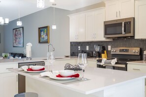 Family Apartment, 2 Bedrooms | In-room dining - Stunning 2Bd Apto Close to Disney @ Storey Lake 105 3171 (Kissimmee)