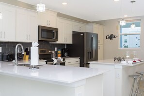 Family Apartment, 2 Bedrooms | Private kitchen | Full-size fridge, microwave, oven, stovetop - Stunning 2Bd Apto Close to Disney @ Storey Lake 105 3171 (Kissimmee)