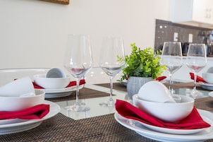 Family Apartment, 2 Bedrooms | In-room dining