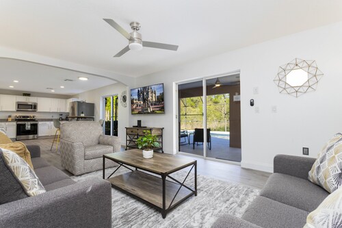 Beautiful 5Bd Single Family w/ Game Room @ 106 Lake Wilson Preserve