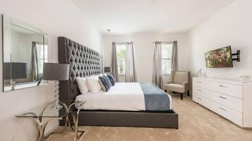 Townhouse Keluarga (8 Bedrooms) | 8 kamar tidur, brankas, dan didekorasi berbeda-beda