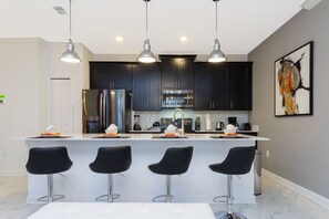 Family Townhome, 4 Bedrooms | Private kitchen