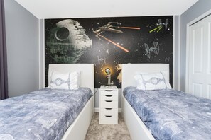 Casa de ciudad familiar, 4 habitaciones | 4 habitaciones y caja de seguridad en la habitación 