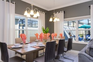 Family Townhome, 5 Bedrooms | In-room dining